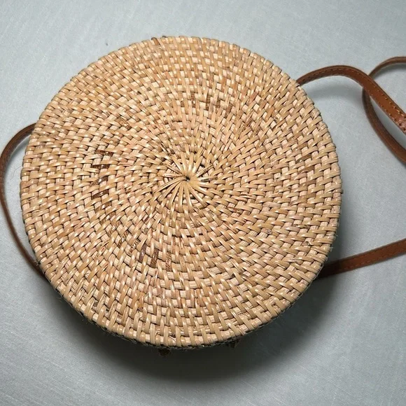 Summer Rattan Round Purse - Picture 5 of 5